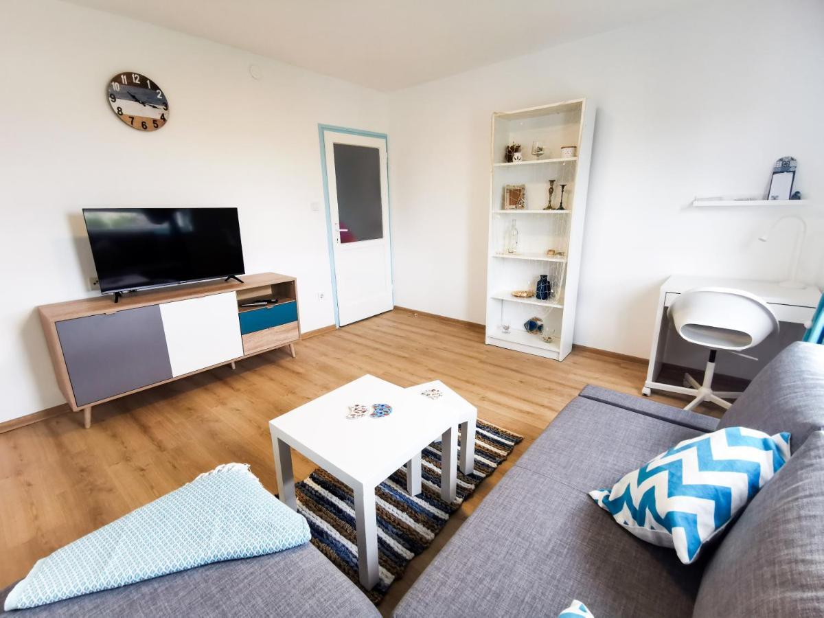Sea Star Apartment Pula Exteriör bild
